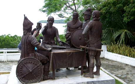посещение памятника Blood Compact Shrine