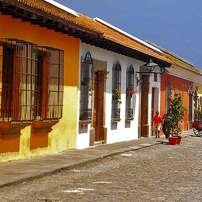 Calle_del_Arco,_Antigua_Guatemala